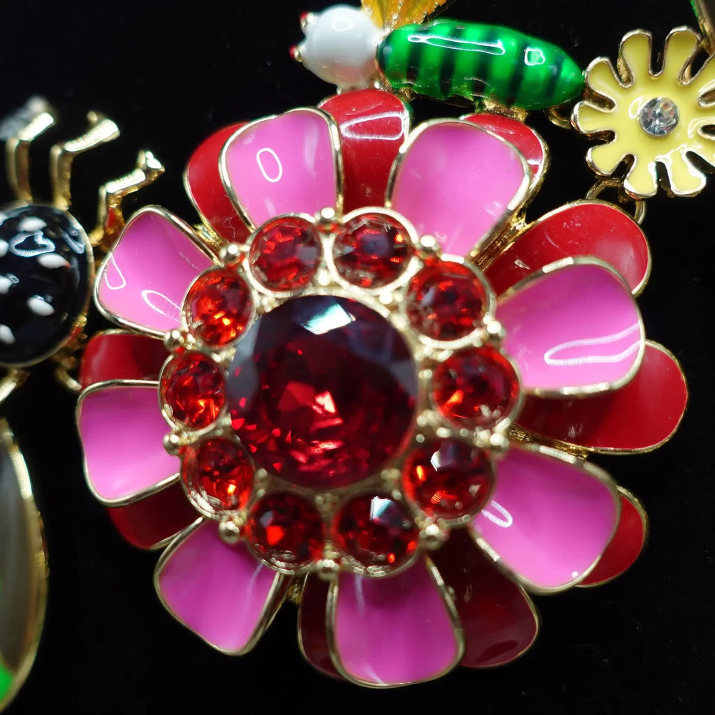 Bright Flowers  Cute Insect Shaped Necklaces Three-dimensional Exaggerated Necklaces