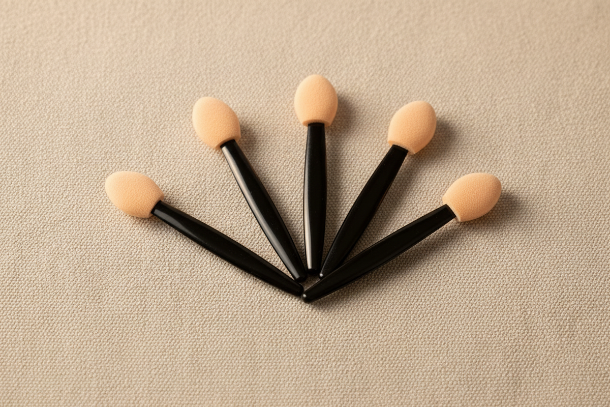 Eye Shadow Applicators – Linen Close-Up